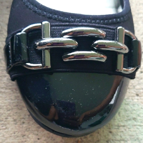 Like new "Anne Klein" sport black flats with silver chain on toe section - Picture 4 of 11
